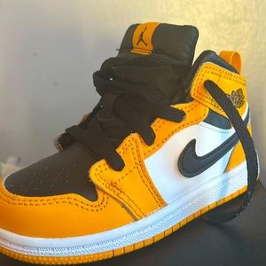 Jordan 1 yellow, black and white 8c unisex never worn I bought 2 by accident